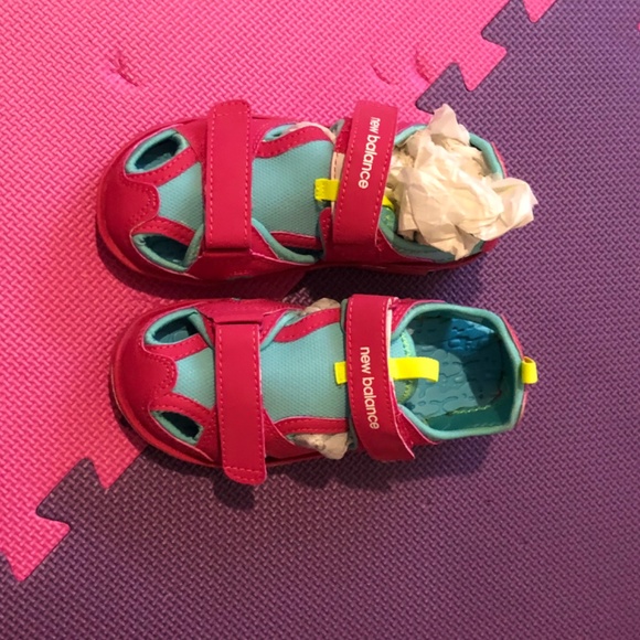 New balance, kids sandal, size 2 US. - Picture 2 of 4